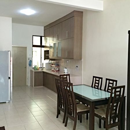 Vinz Homestay Malacca Buitenkant foto