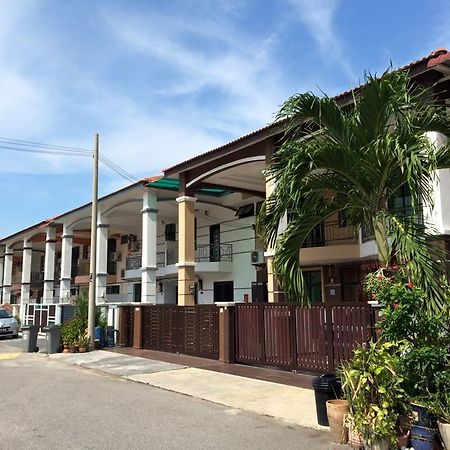 Vinz Homestay Malacca Buitenkant foto